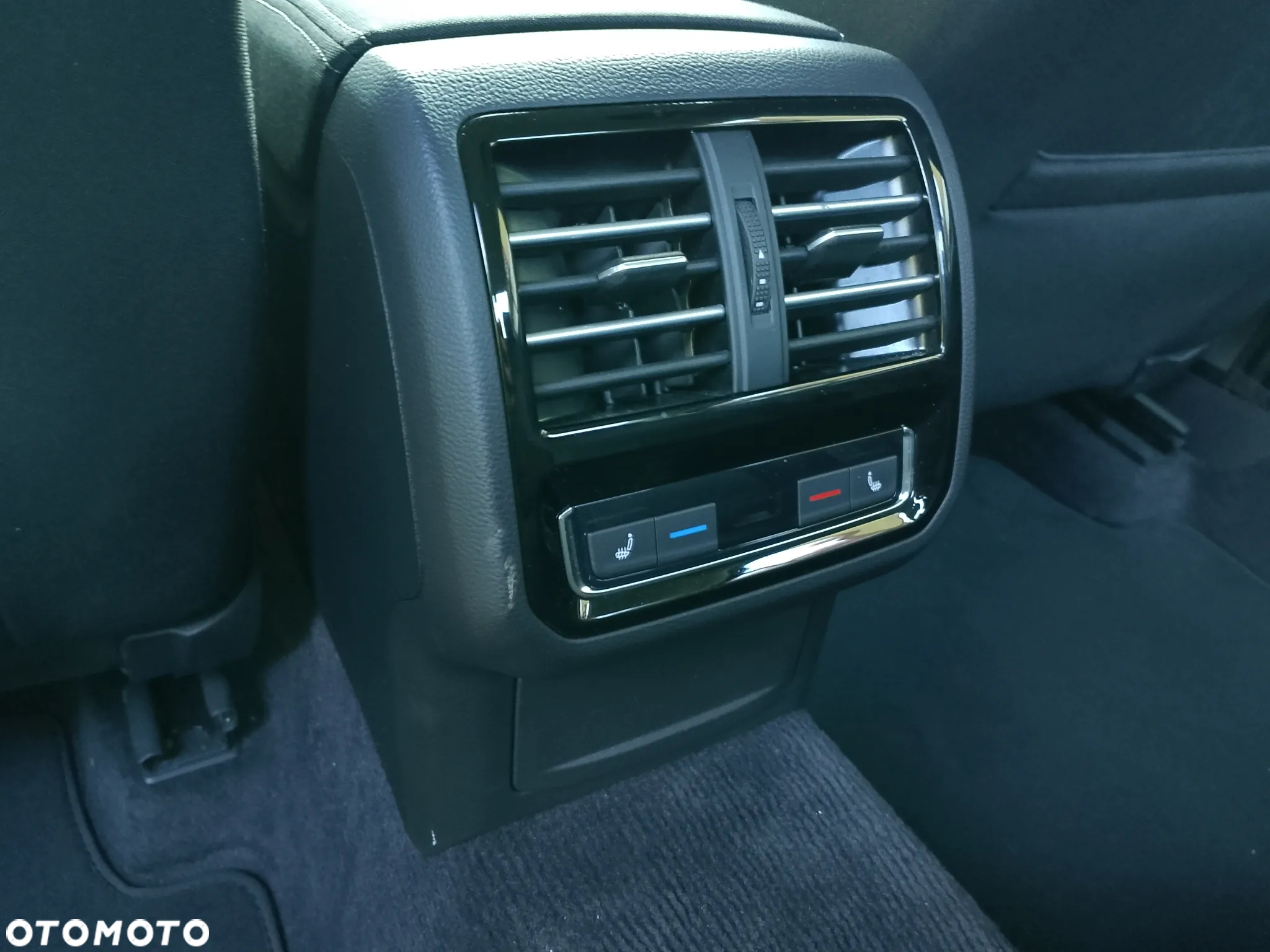 Volkswagen Passat 2.0 TDI BMT Comfortline DSG - 10