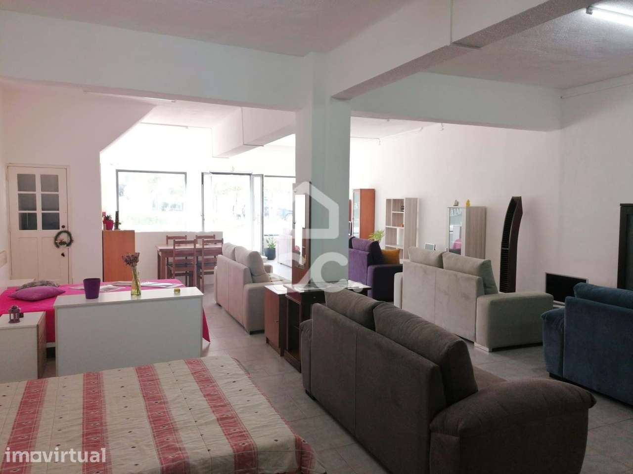 Prédio com Espaço Comercial e Habitação T3+1 - Grande imagem: 3/33