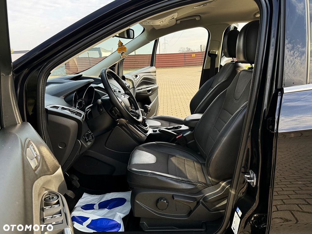 Ford Kuga 2.0 TDCi 2x4 Titanium - 26