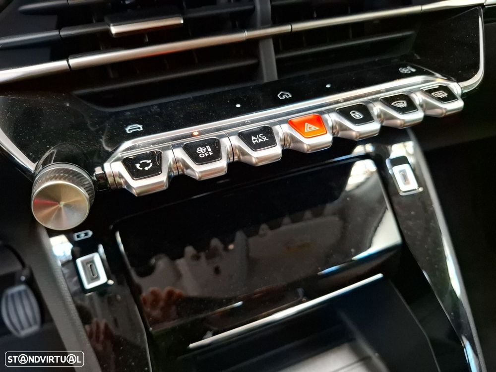 Peugeot 208 1.2 PureTech Allure — fotografia 17