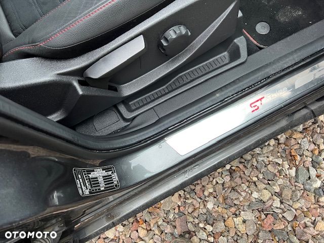 Ford Kuga 1.5 EcoBoost 2x4 ST-Line - 28