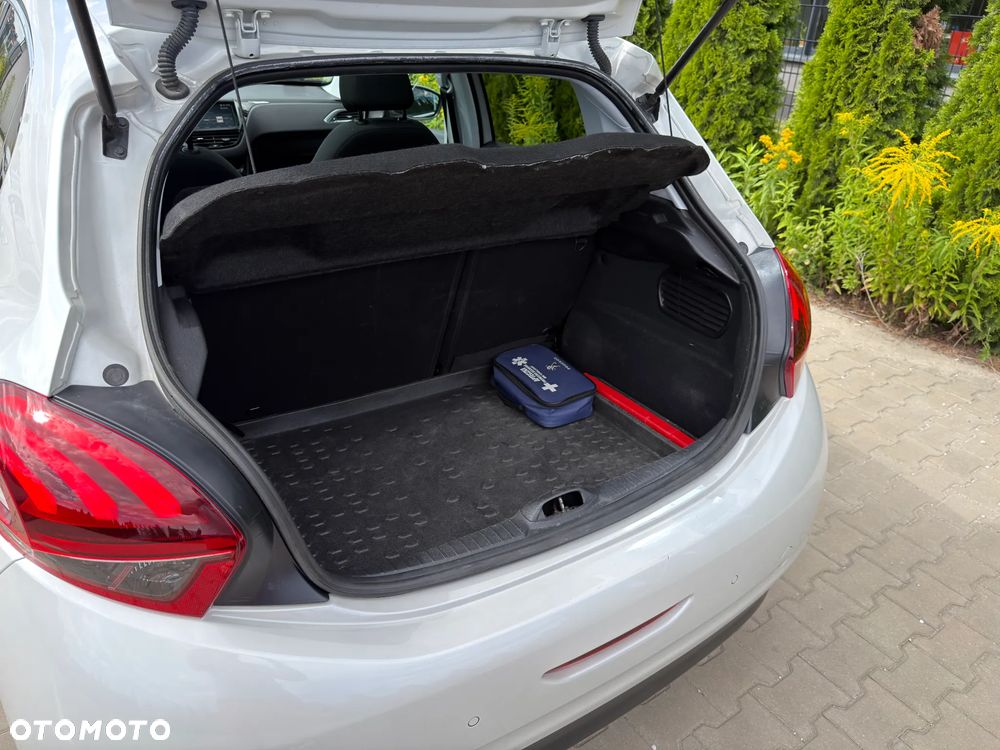 Peugeot 208 1.2 PureTech Allure S&S EAT6 - 11