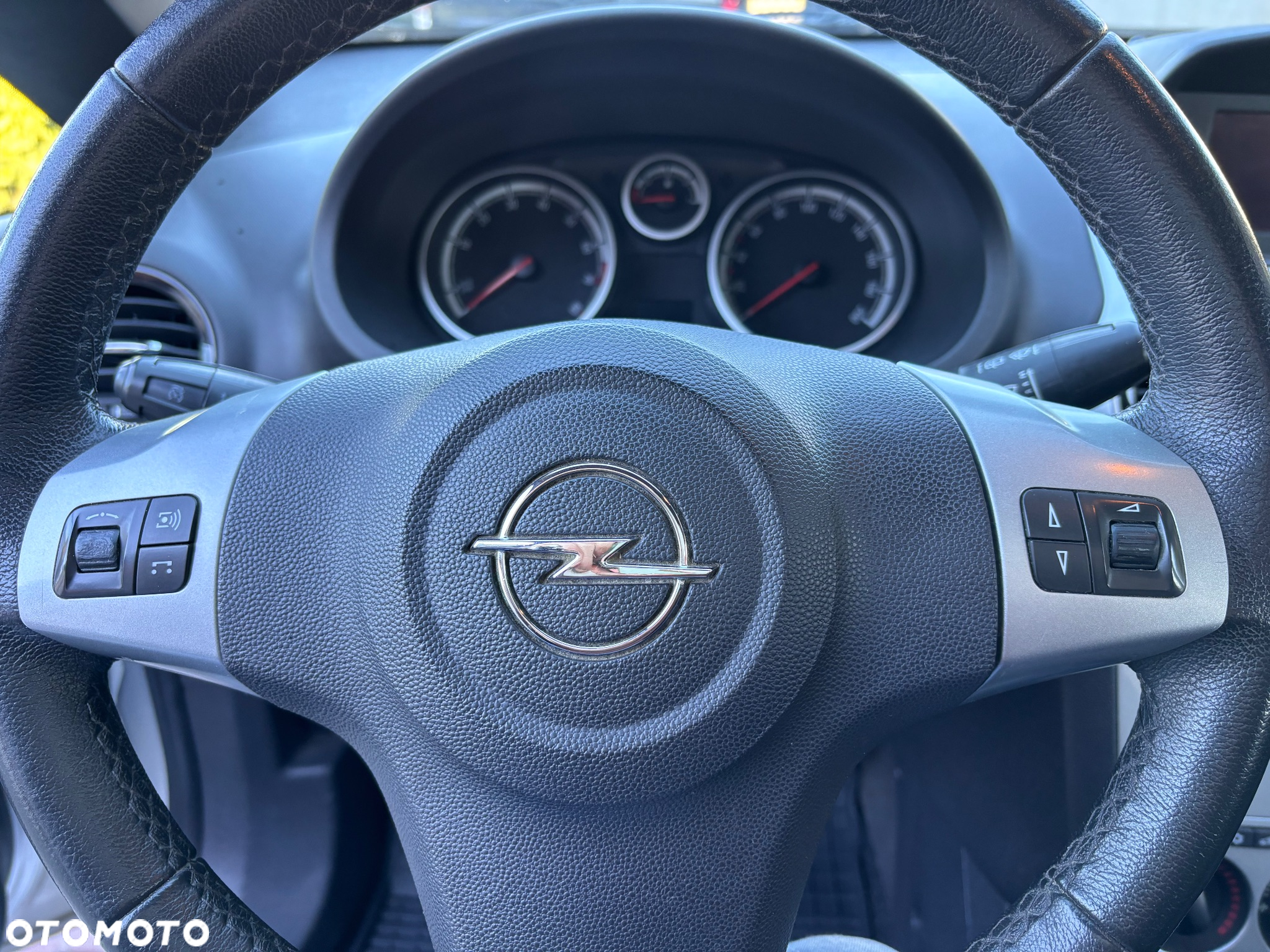 Opel Corsa 1.2 16V Cosmo - 10