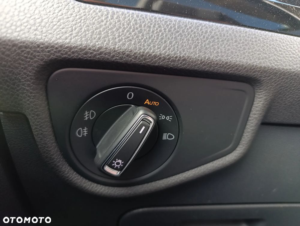 Volkswagen Touran 2.0 TDI BMT Comfortline DSG - 25