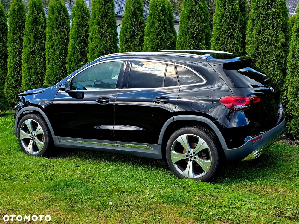 Mercedes-Benz GLA 180 7G-DCT - 6