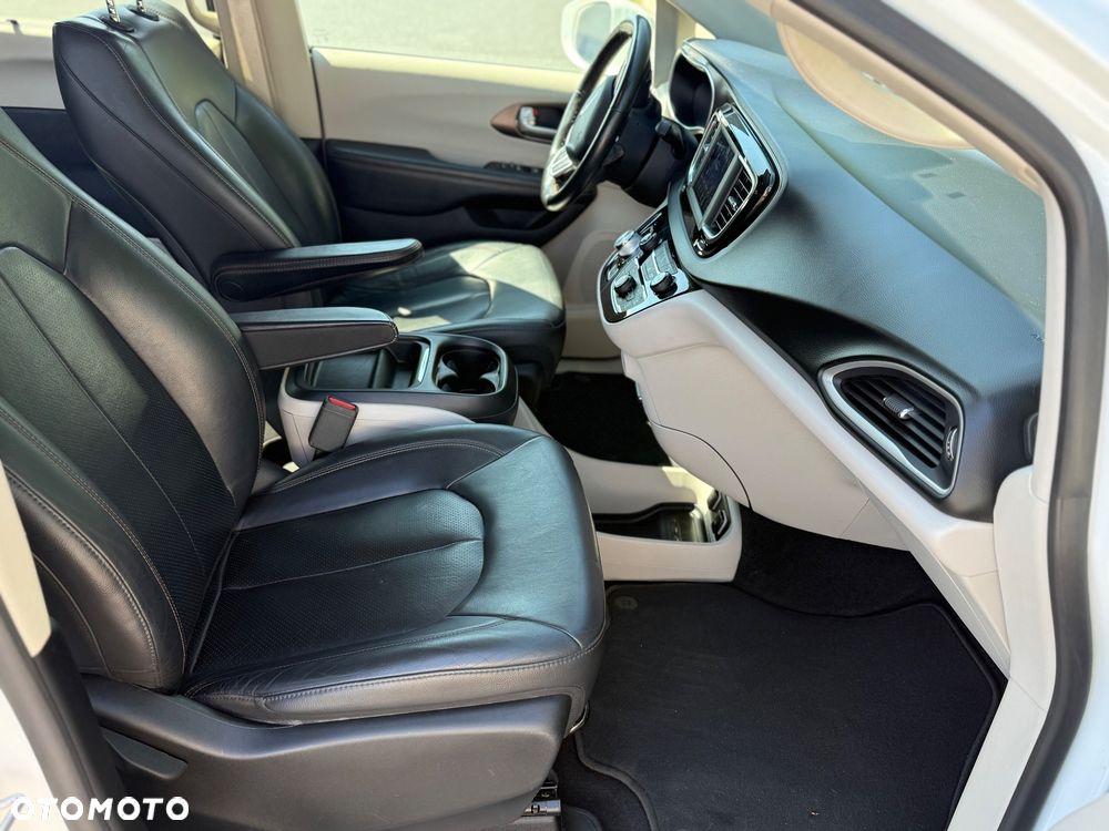Chrysler Pacifica - 18