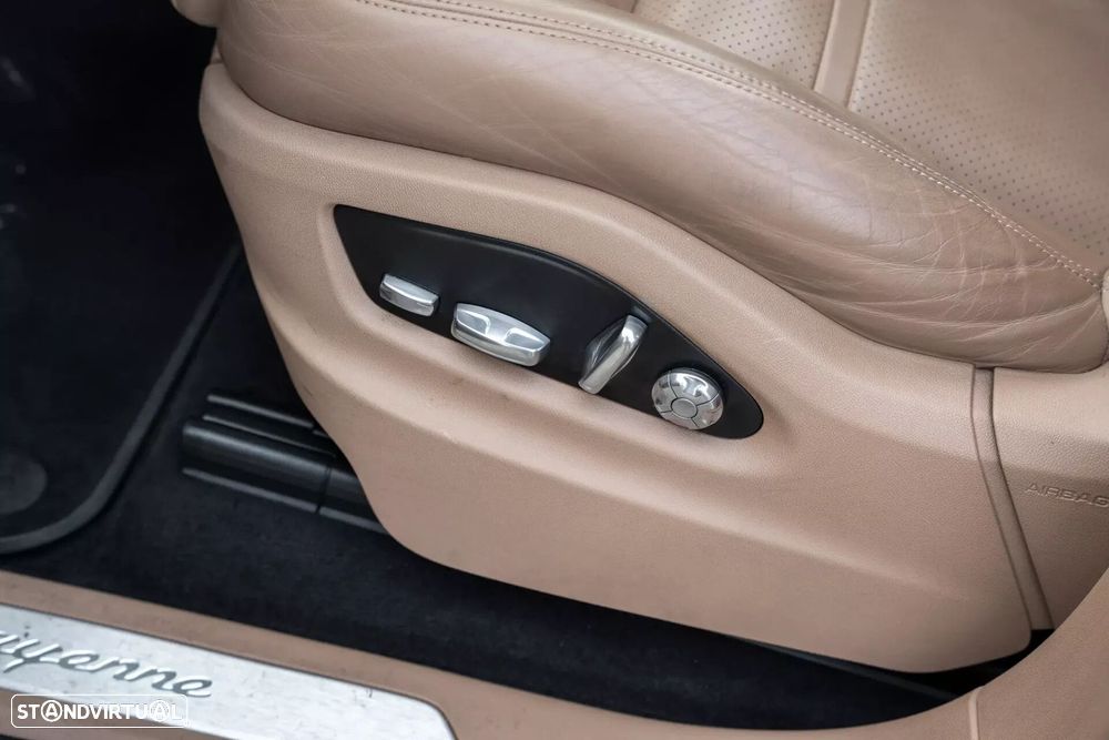 Porsche Cayenne - 25