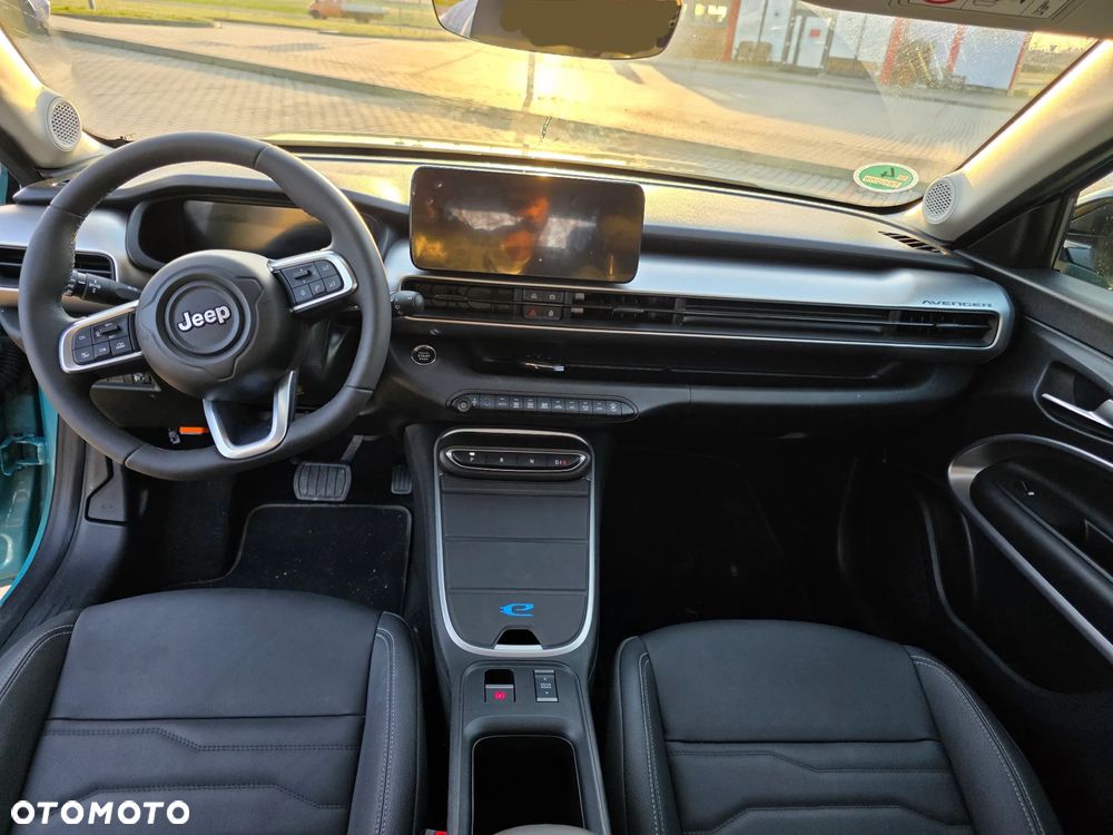 Jeep Avenger Summit - 10