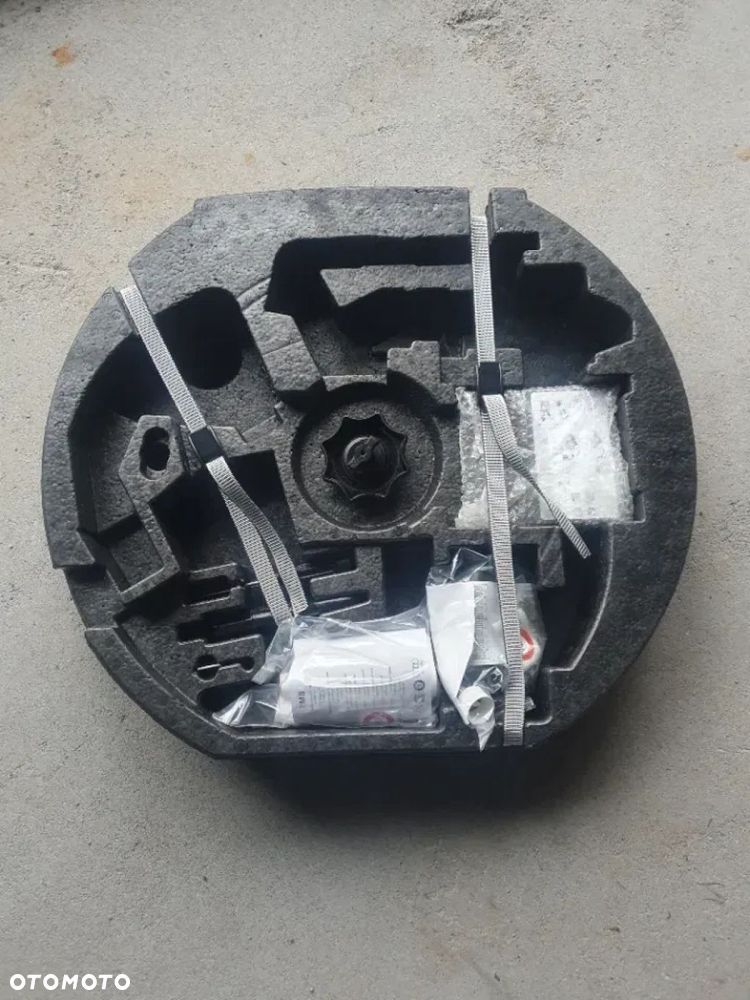 Vw Touran styropian Bagaznika z wyposazeniem - 1