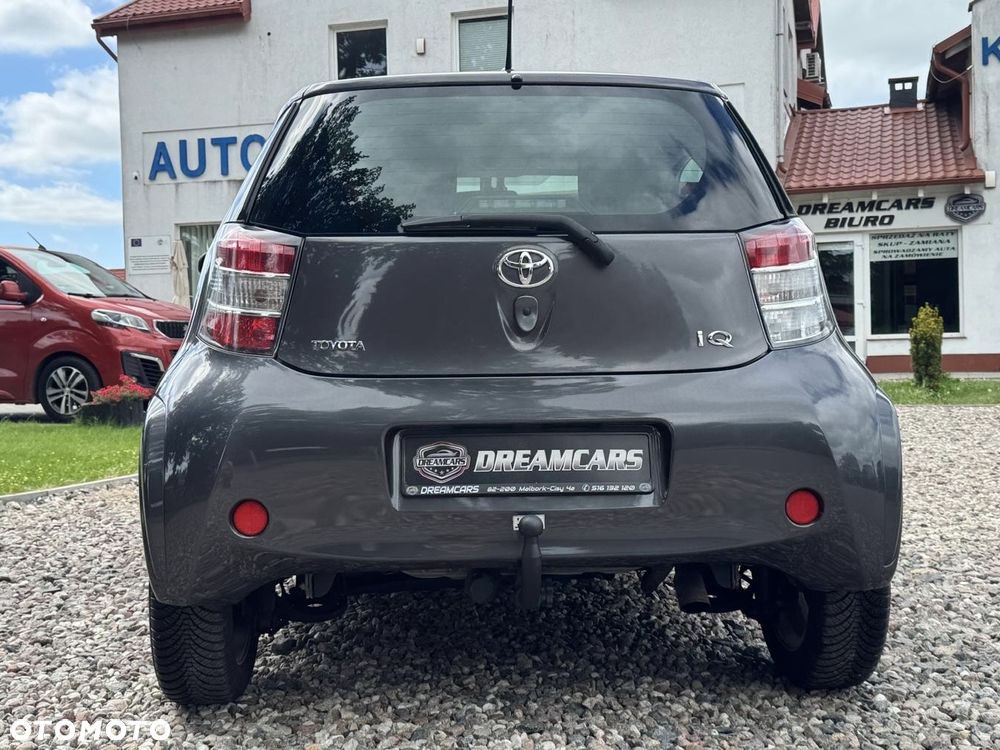 Toyota iQ - 14