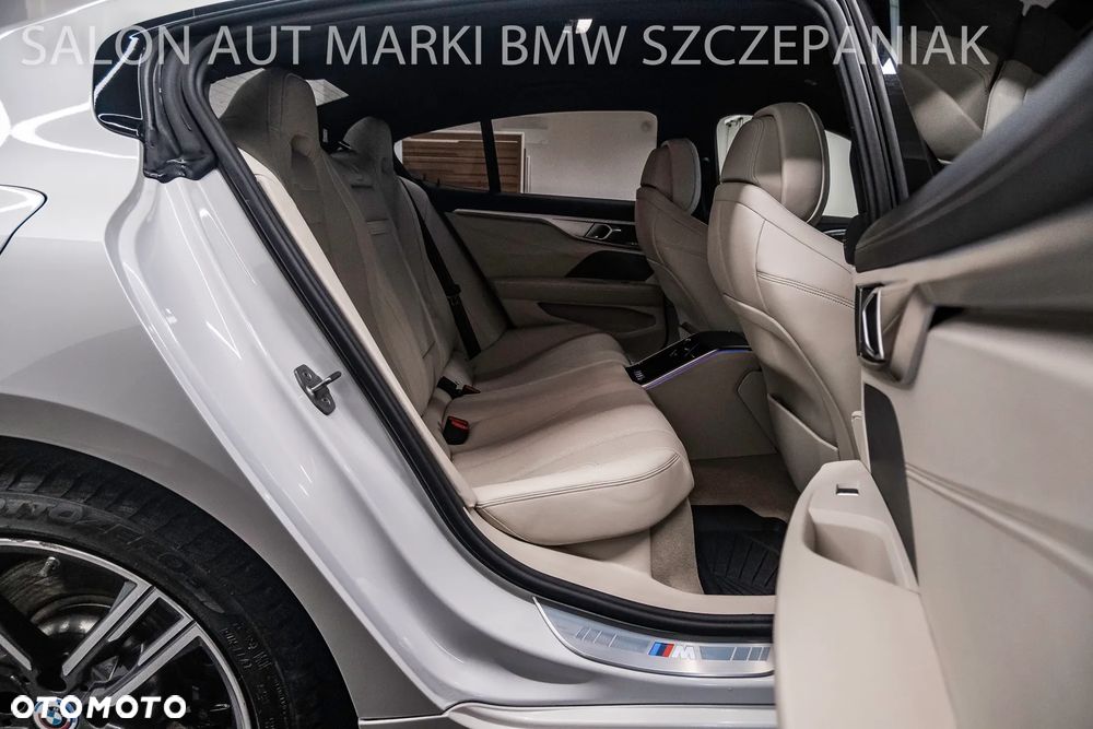 BMW Seria 8 840i xDrive - 29
