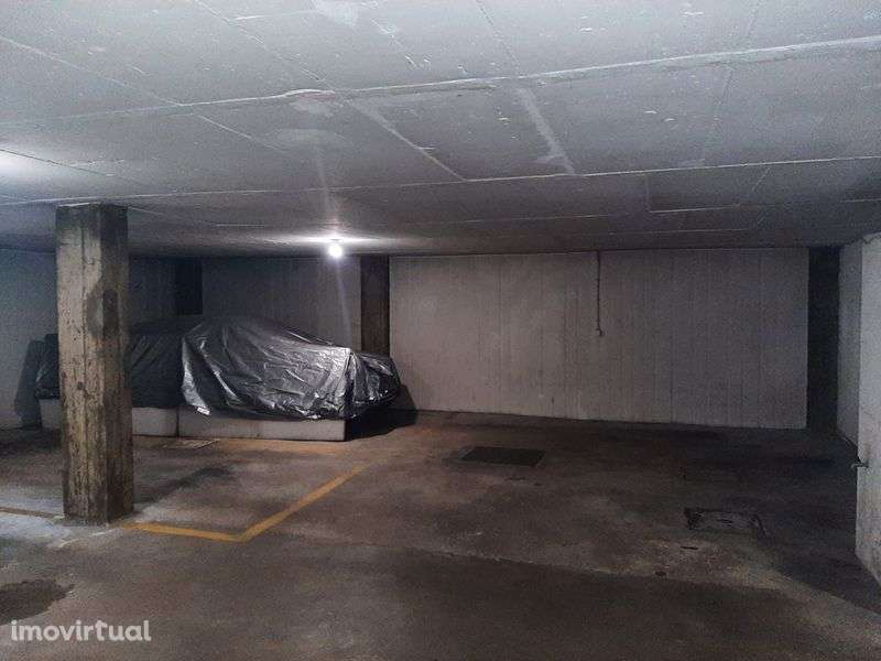Lugar de garagem junto ao Continente/Lidl do Monte dos Burgos. - Grande imagem: 3/4