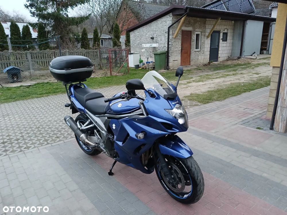 Suzuki GSX - 6
