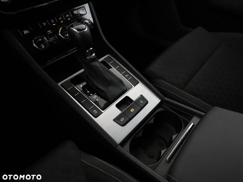 Skoda Superb 2.0 TDI Style DSG - 30