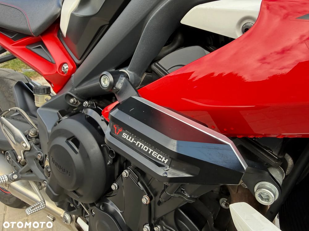 Triumph Street Triple - 10