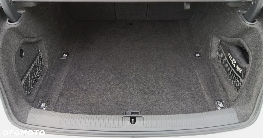 Audi A4 Limousine - 17