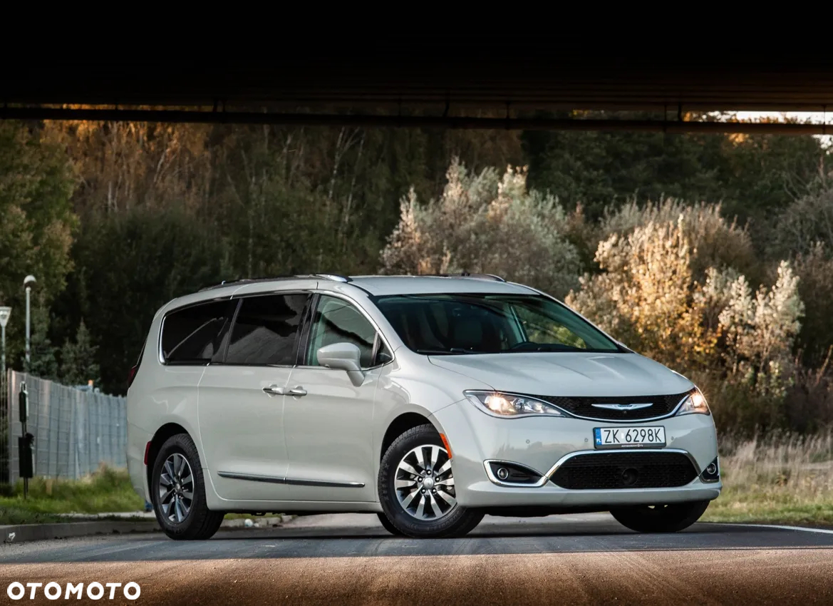 Chrysler Pacifica - 2