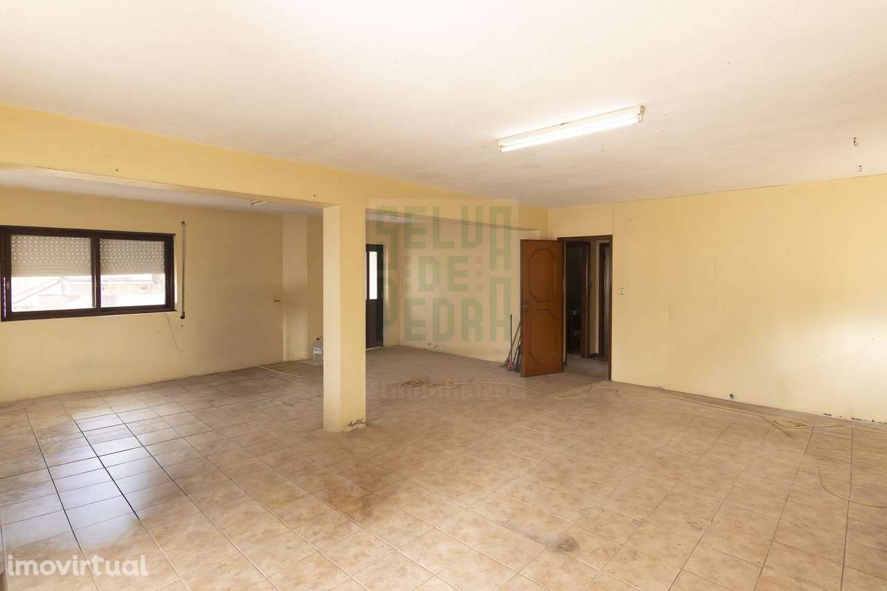 Moradia com terreno de 2860m2 - Grande imagem: 2/10