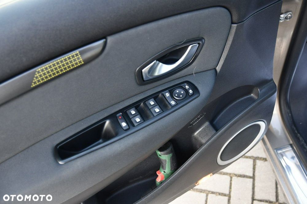 Renault Grand Scenic - 21