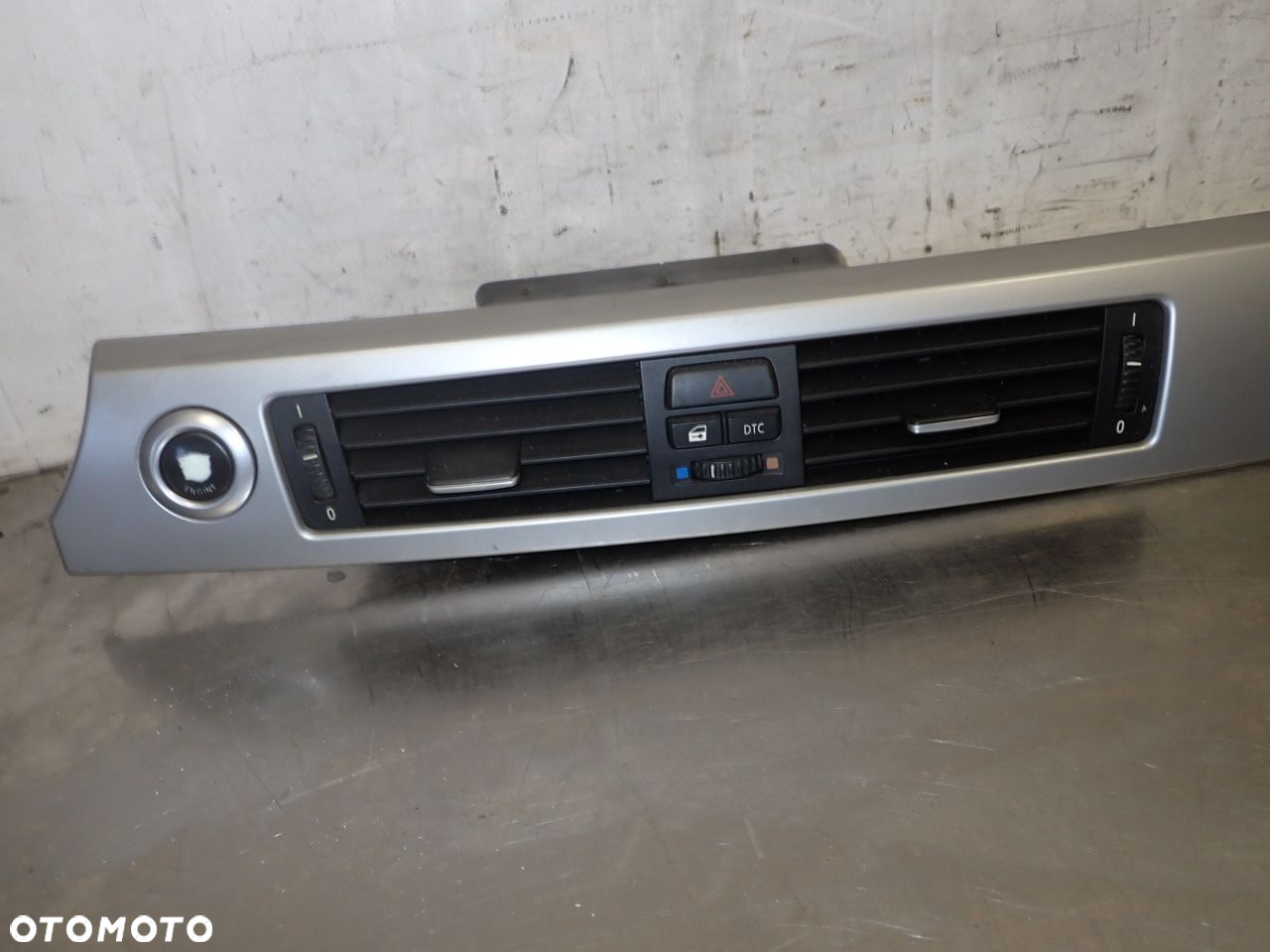 DEKOR KONSOLI KRATKA NAWIEWU BMW E90 320I 6924082A  7132845 - 4