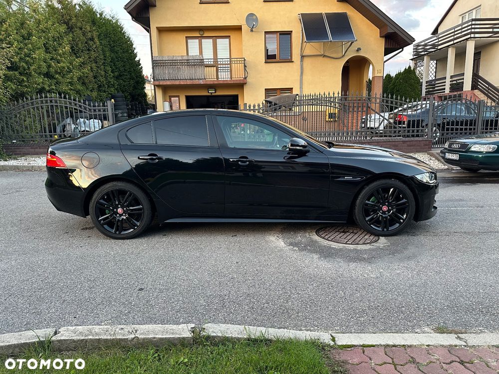 Jaguar XE 2.0 D R-Sport - 13