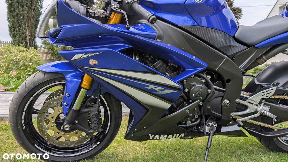 Yamaha R1 - 16