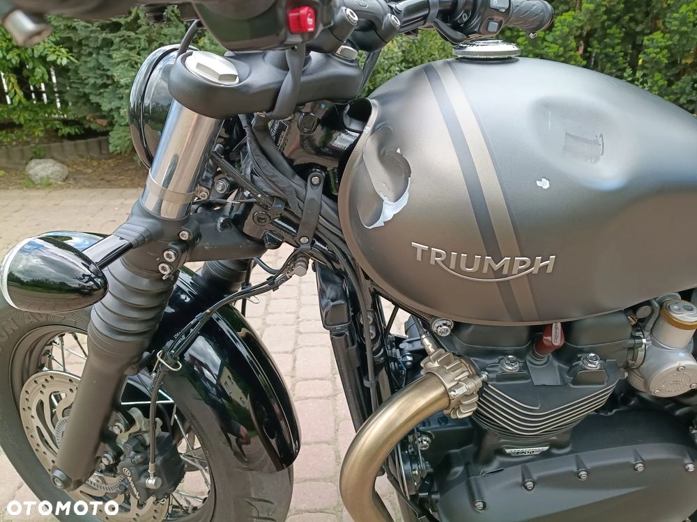 Triumph Bonneville Bobber - 6