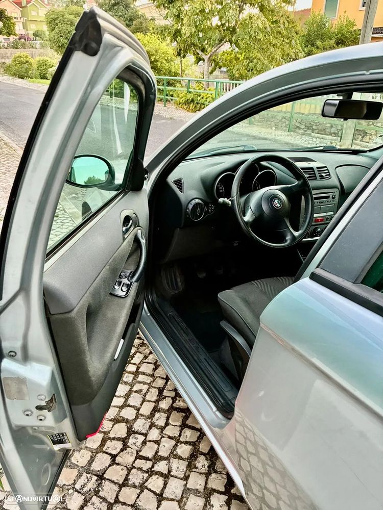 Alfa Romeo 145 1.4 TS 16V - 10