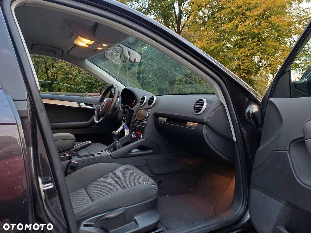 Audi A3 Sportback 2.0 TDI DPF quattro Ambiente - 14