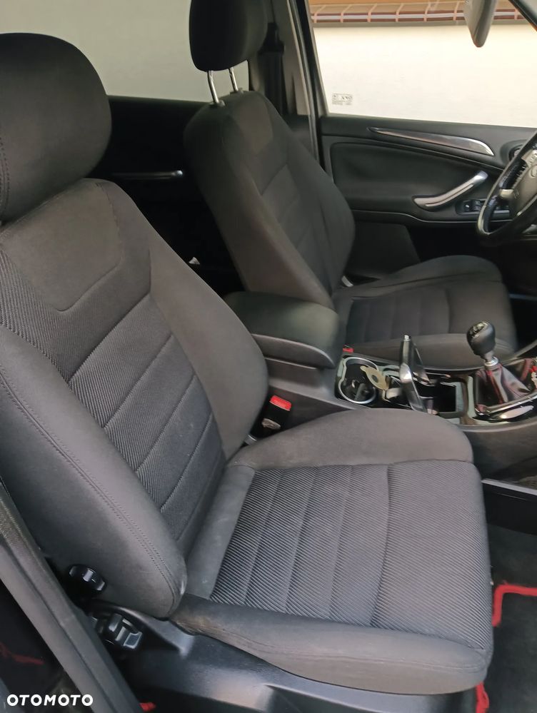 Ford S-Max - 16
