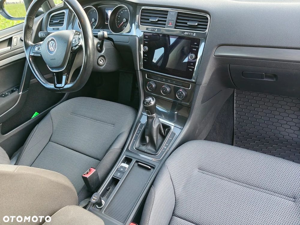 Volkswagen Golf - 9