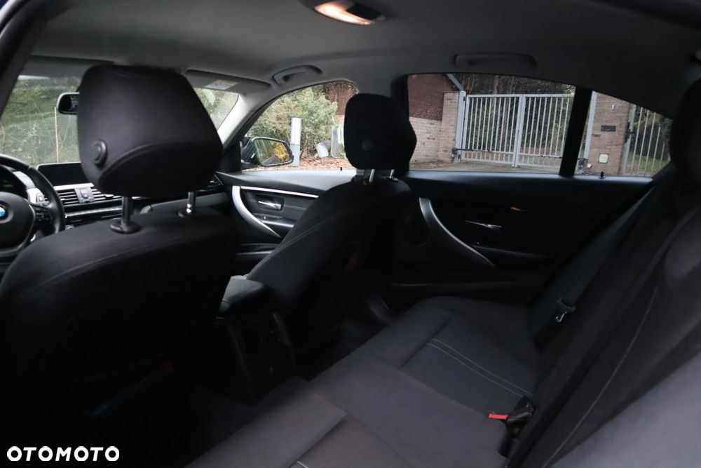 BMW Seria 3 318i Sport Line - 8