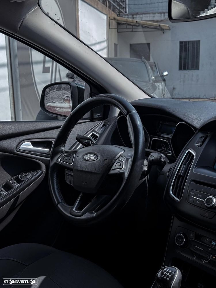 Ford Focus 1.5 TDCi ECOBlue ST-Line - 14