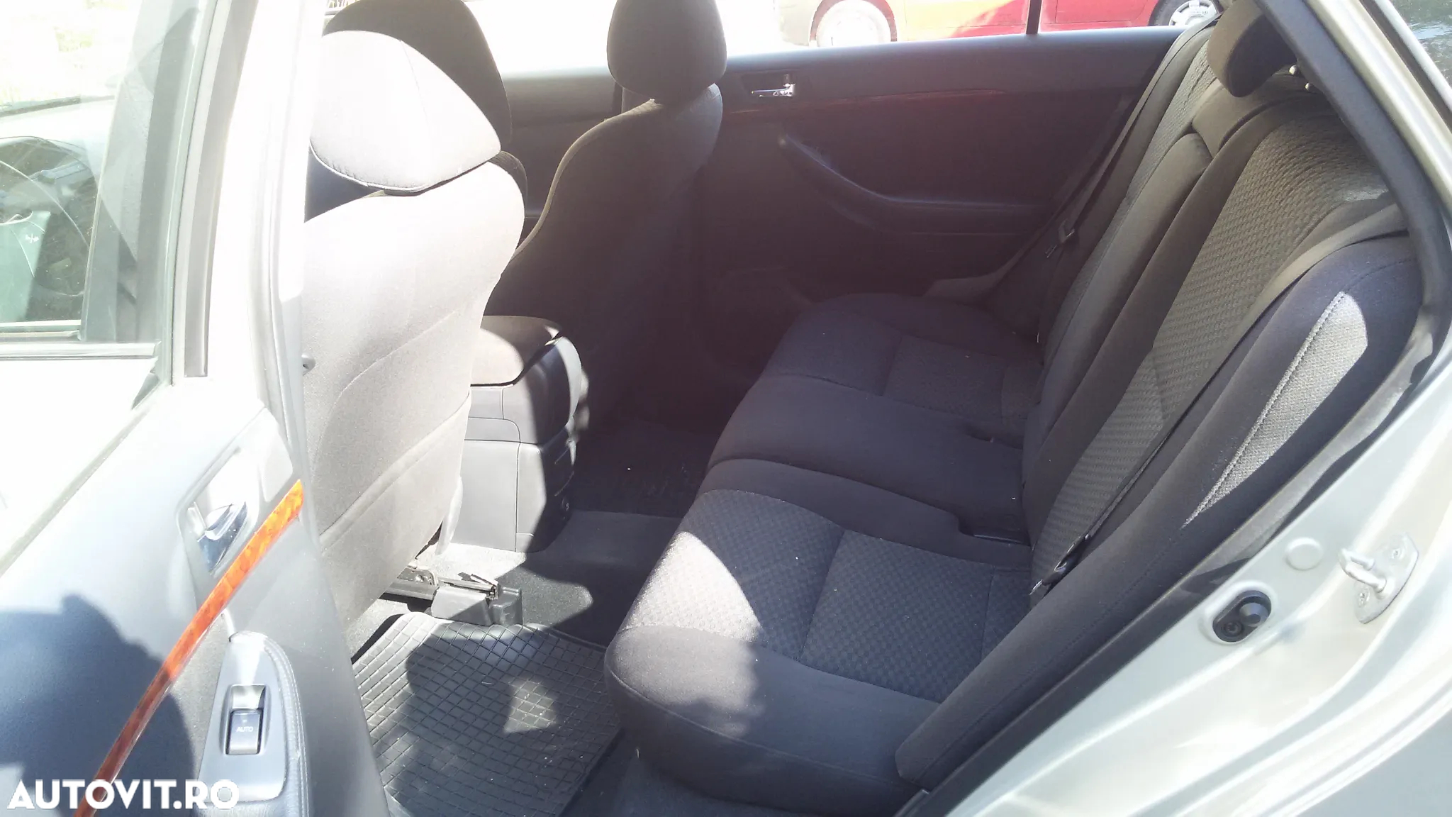 Toyota Avensis 2.0 D-4D - 6