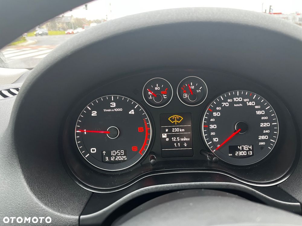 Audi A3 Sportback 1.6 TDI S line Sportpaket - 16