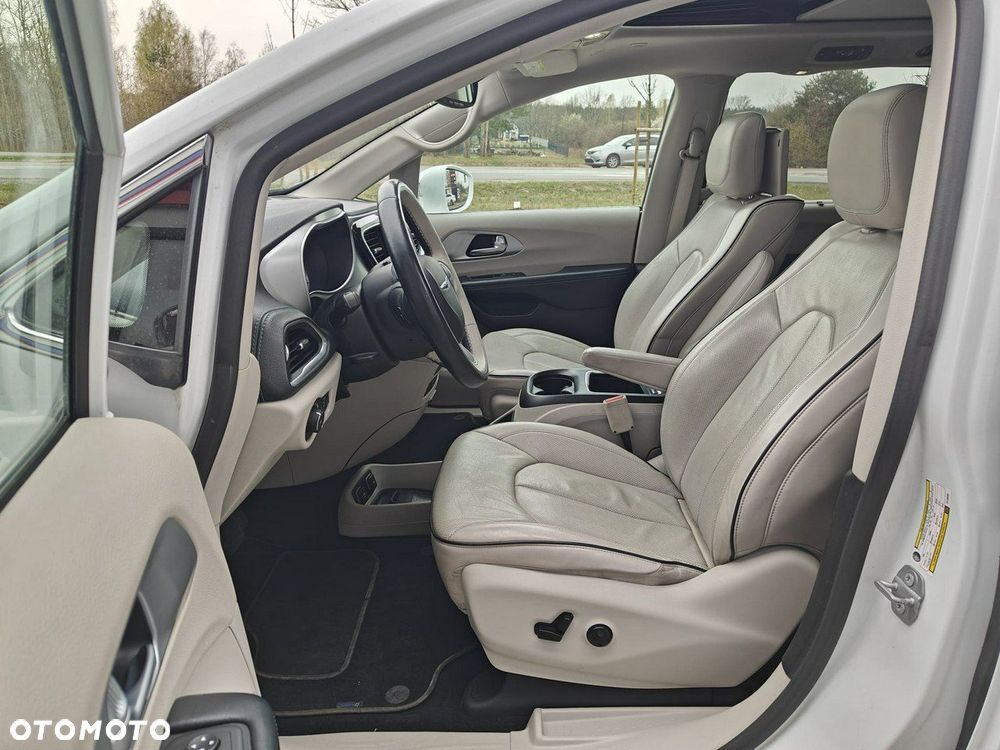 Chrysler Pacifica - 14