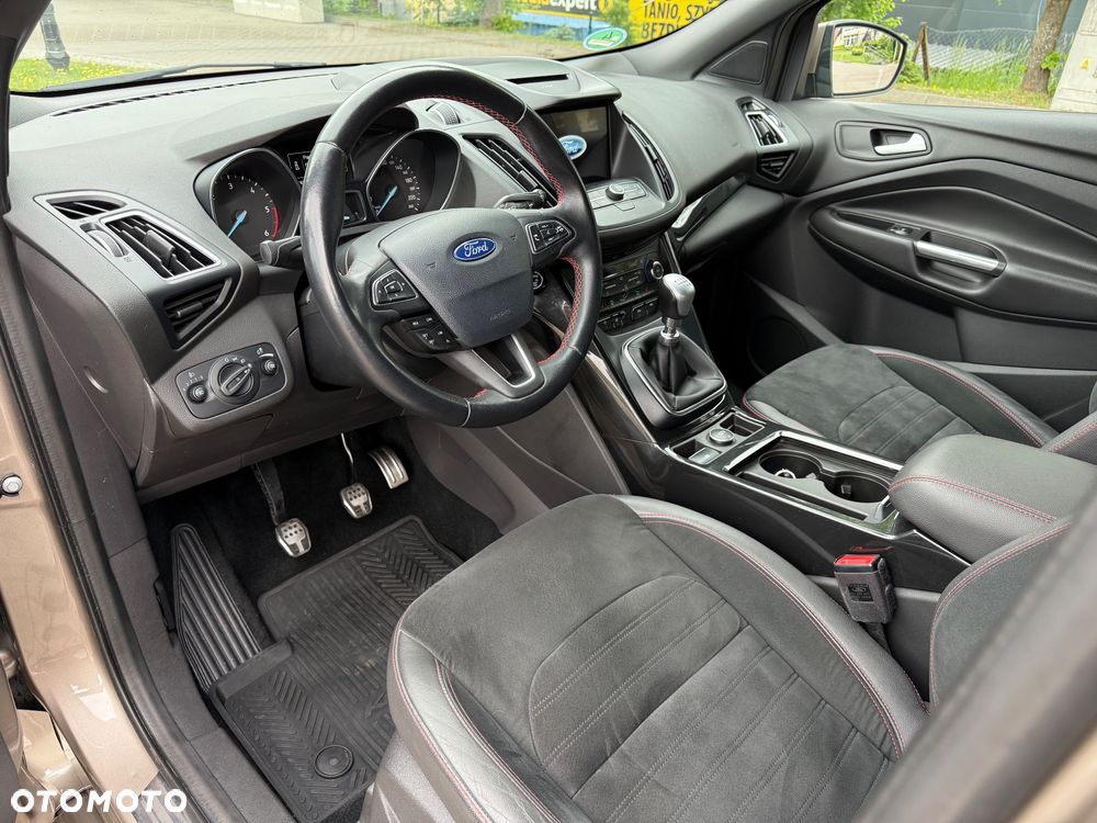 Ford Kuga 2.0 TDCi 4x4 ST-Line - 16