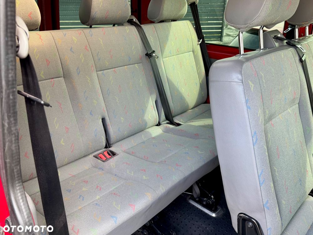 Volkswagen Caravelle - 4