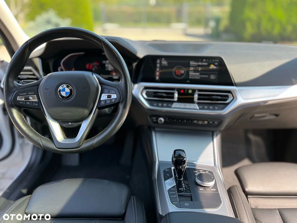 BMW Seria 3 320d xDrive Luxury Line sport - 39