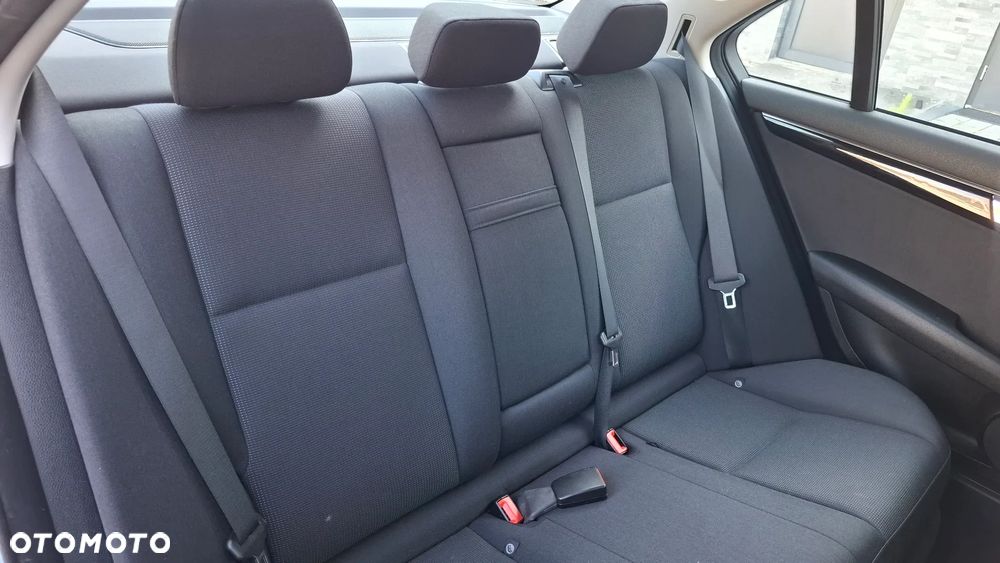 Mercedes-Benz Klasa C 180 BlueEFFICIENCY - 26