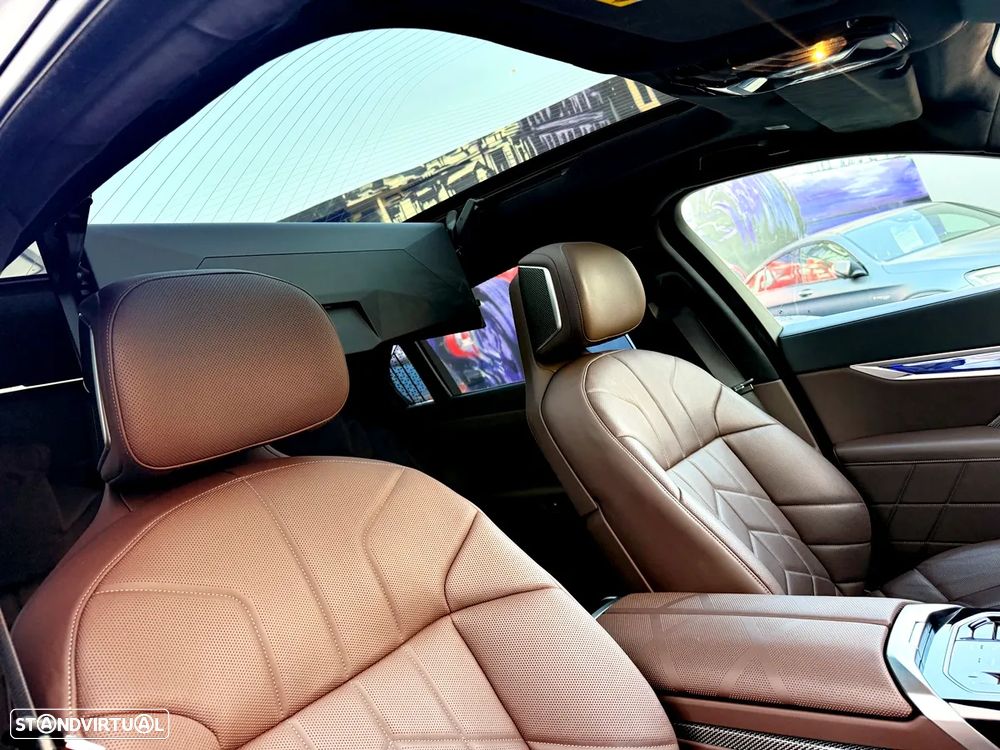 BMW 760 Me xDrive - 29