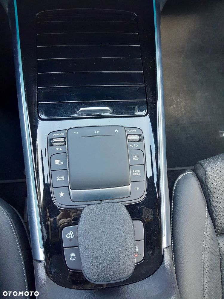 Mercedes-Benz GLB - 11