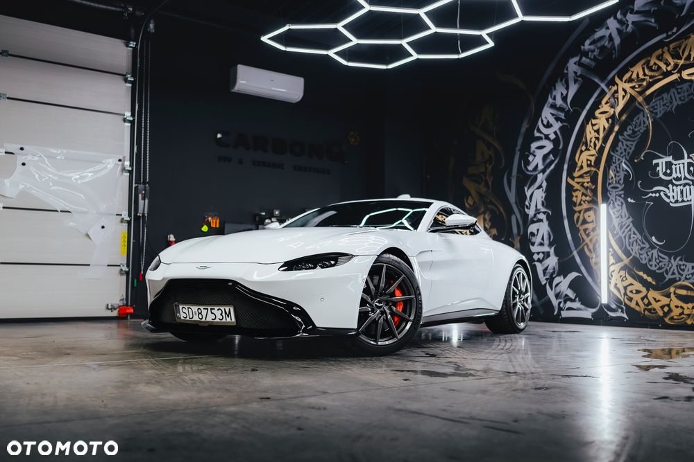 Aston Martin Vantage - 8