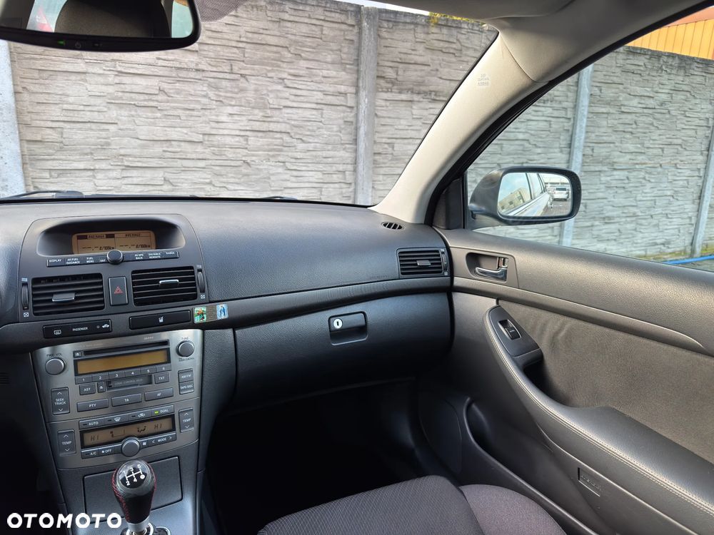 Toyota Avensis 2.0 VVT-i Sol - 23