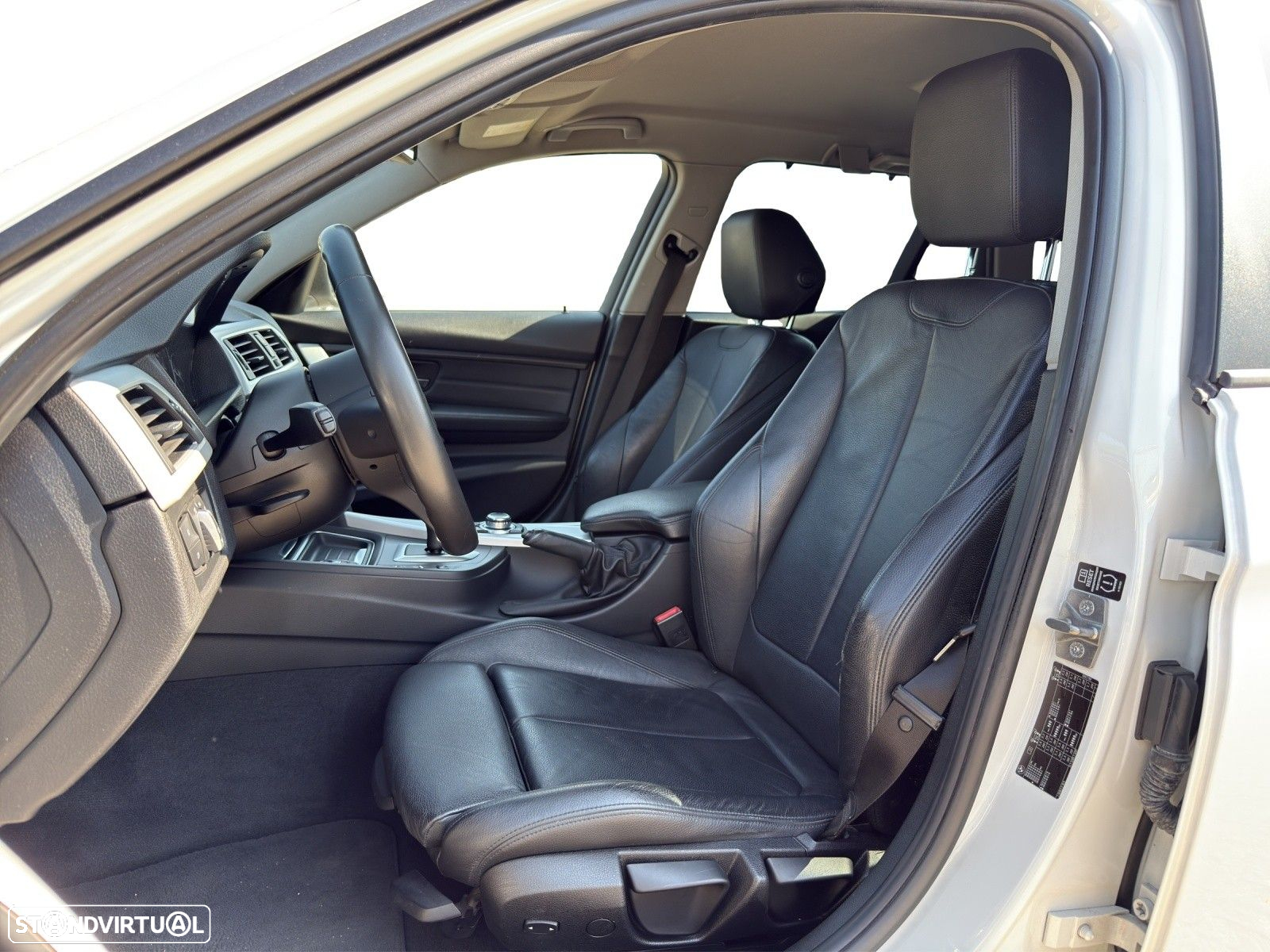 BMW 318 d Touring Auto - 11