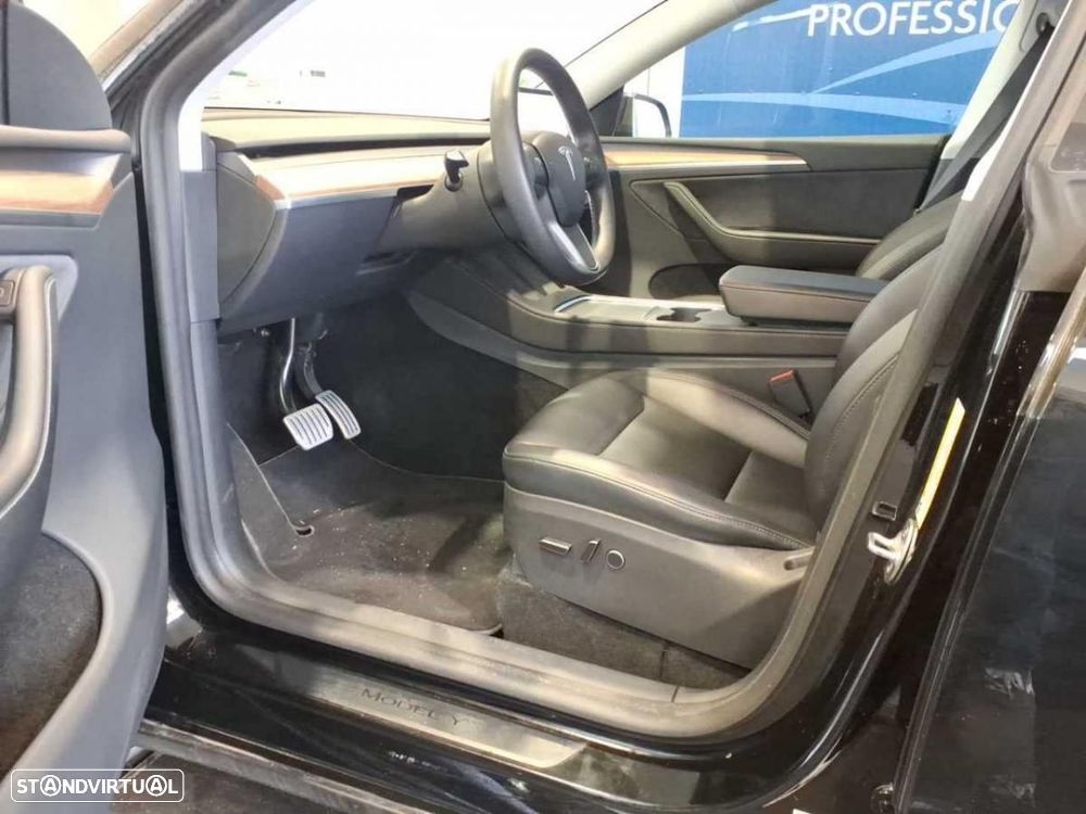 Tesla Model Y Performance Dual Motor AWD - 3