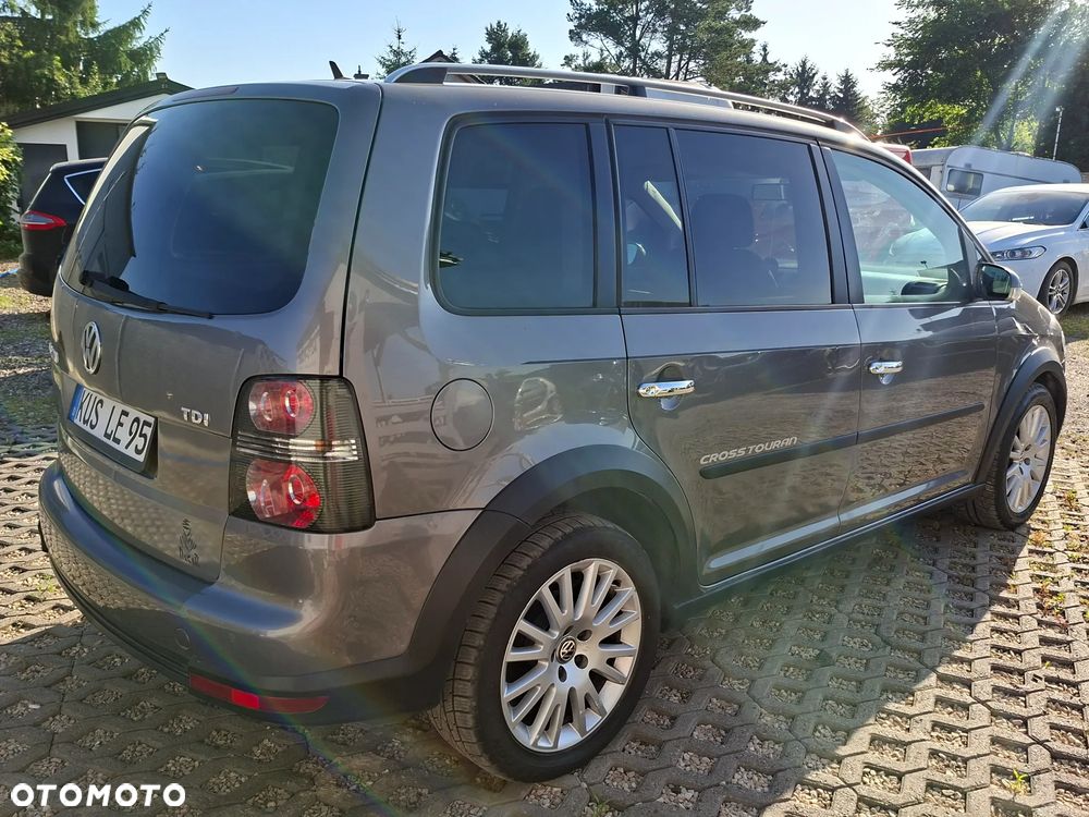 Volkswagen Touran 1.9 TDI DPF Blue Motion Conceptline - 4