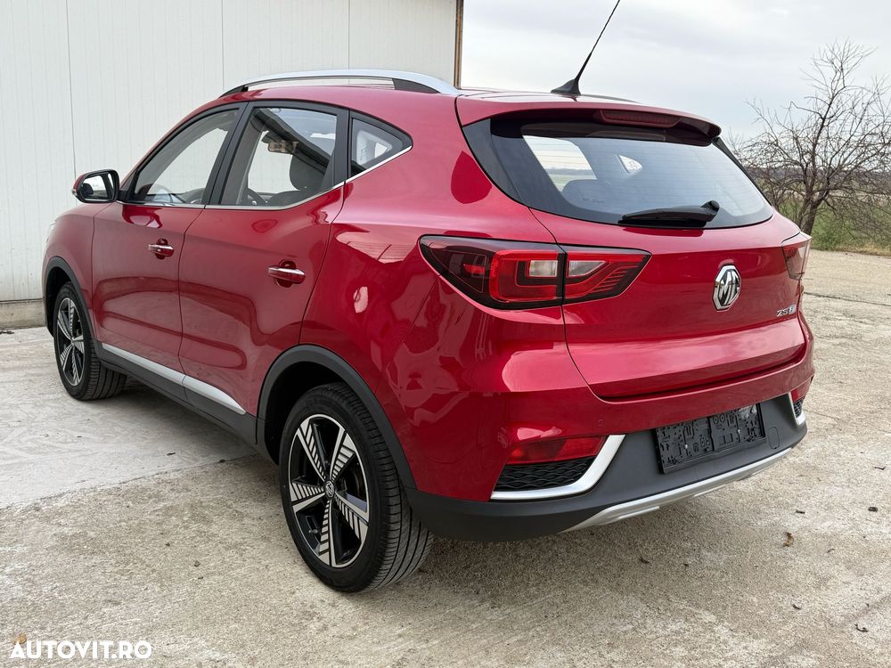 MG ZS EV Luxury - 3