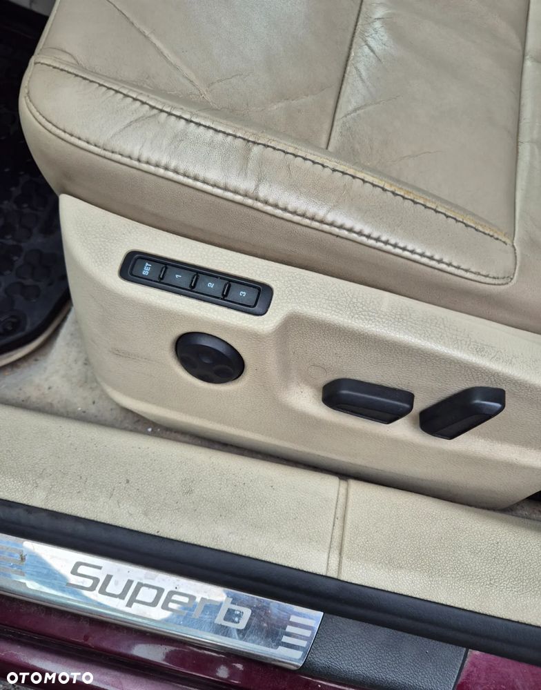 Skoda Superb 2.0 TDI Elegance DSG - 21
