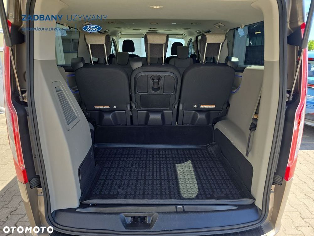Ford Tourneo Custom - 19